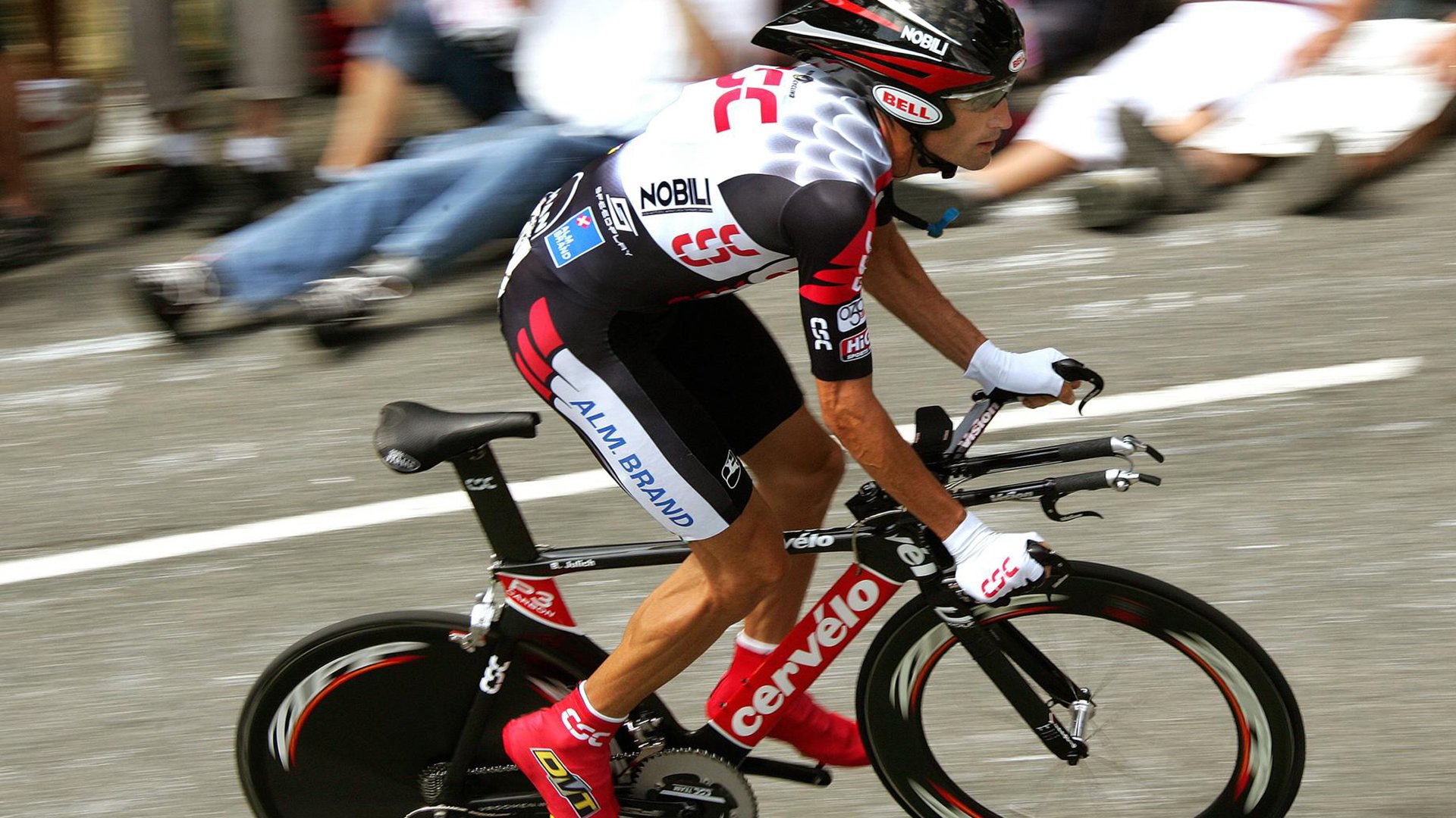 特斯·冯·迪克：为南非队提供稳定支持，巧妙分球引领进攻，冯迪特里施