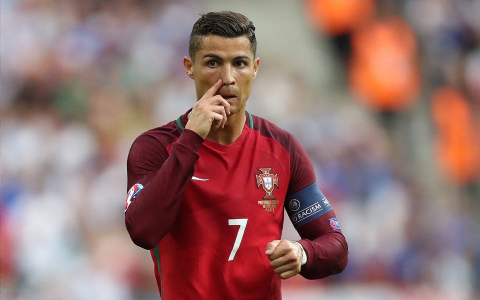 爱游互娱游戏官网-简：凭借敏捷的边路移动，为全黑队带来无数进攻机会